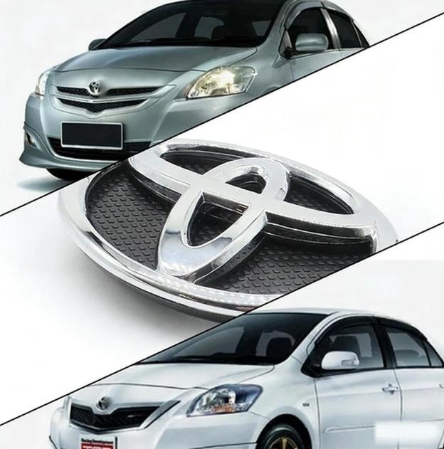 2007–2012 Toyota Yaris Front Grille Emblem OE 75301-52080