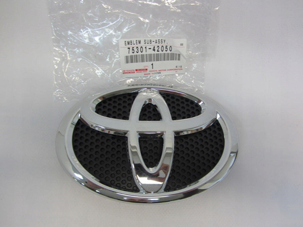 2016–2018 Toyota RAV4 Front Radiator Grille Emblem Logo 75301-42050